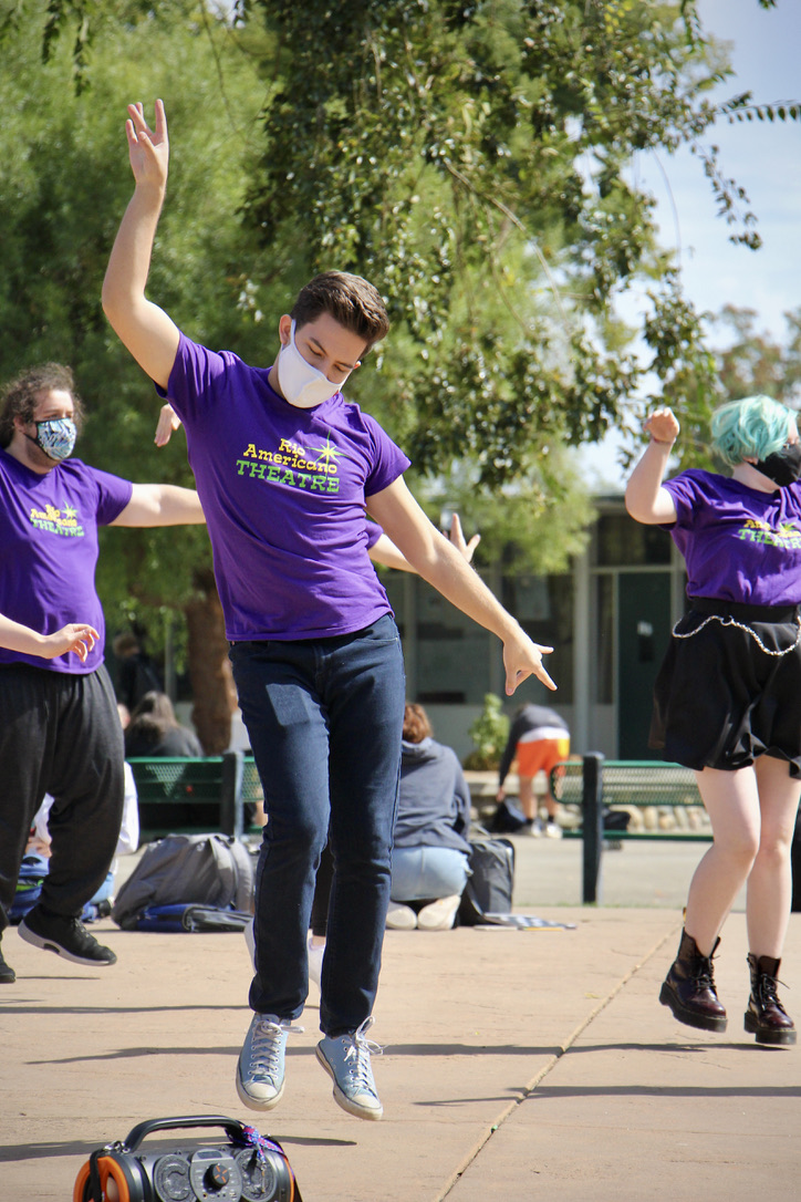 Theatre class performs flash mob during lunch
