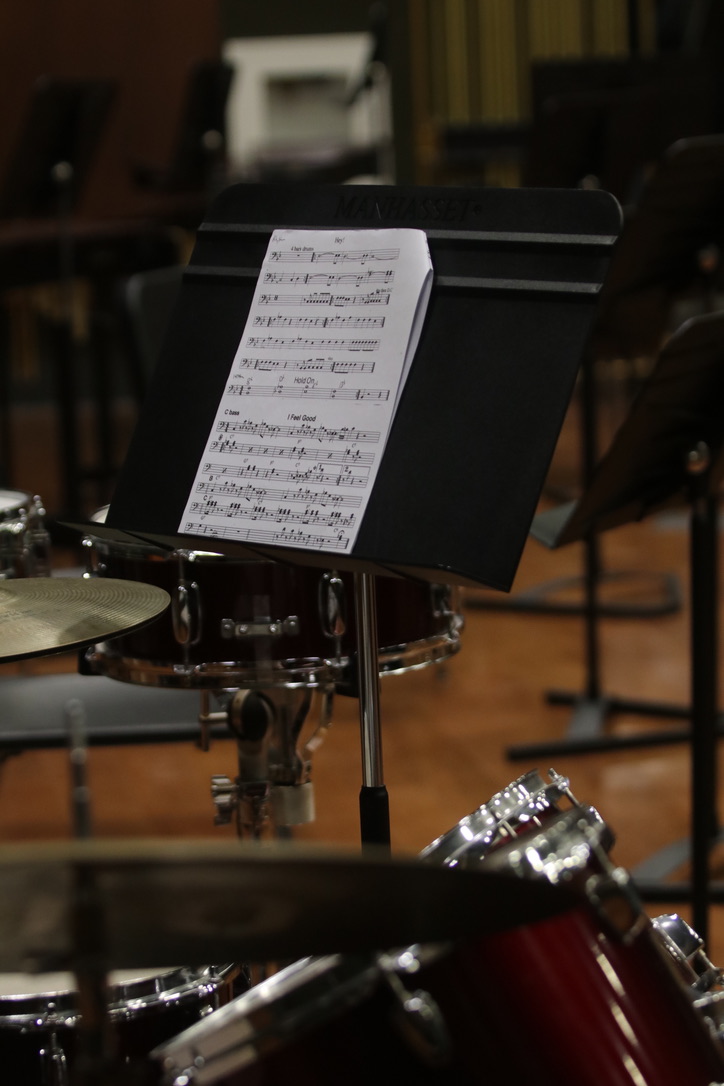 Rio Band performs for family in Rio Theatre