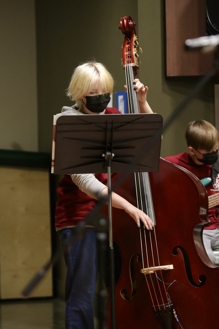 Rio Band performs for family in Rio Theatre