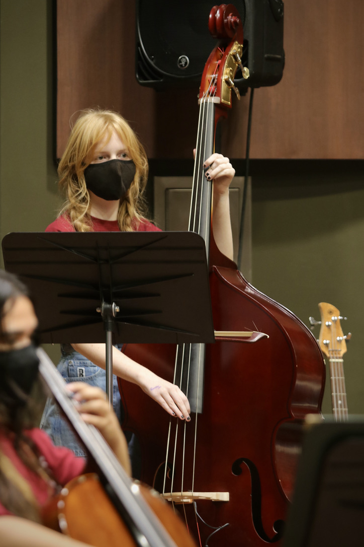 Rio Band performs for family in Rio Theatre