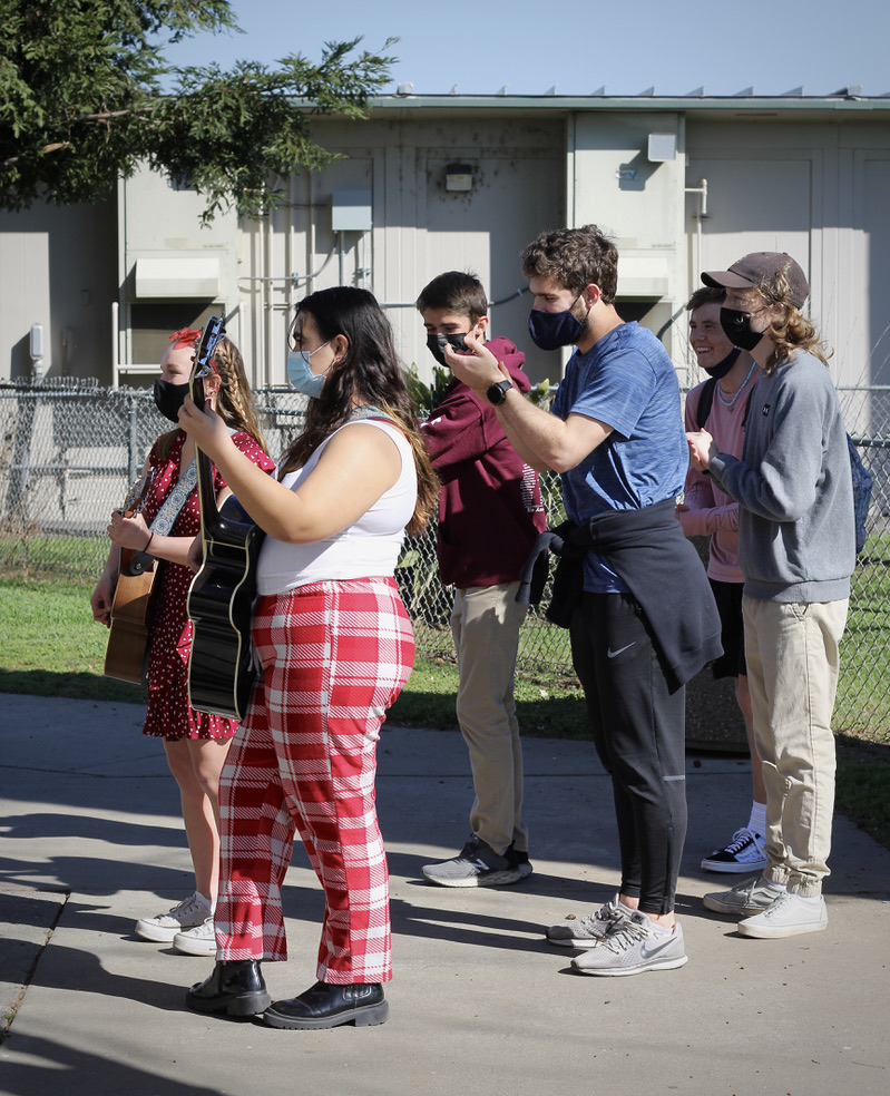 Band students perform valentines serenades
