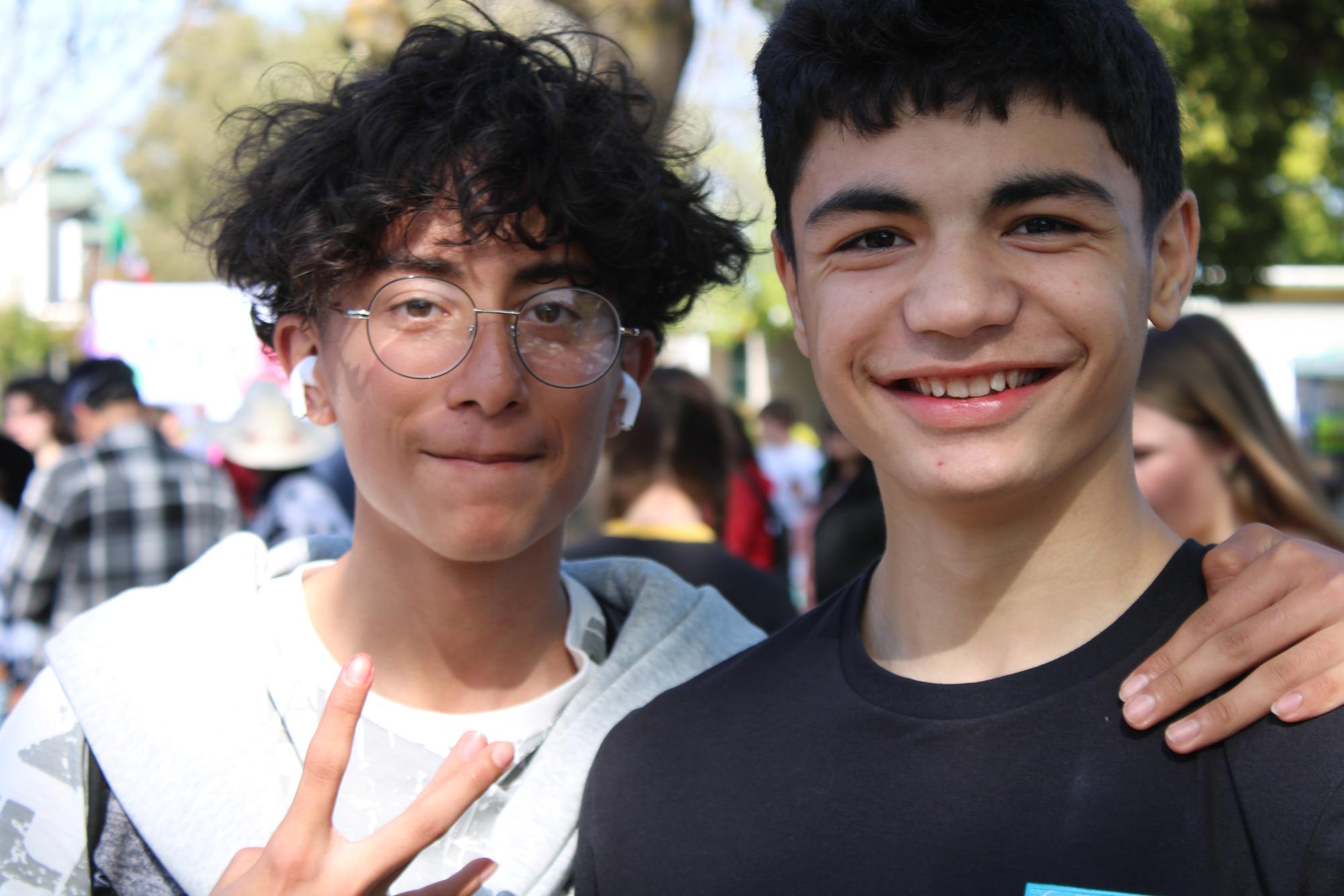 Photos: World Fair Attracts Hundreds with Lively Performances and Cultural Food