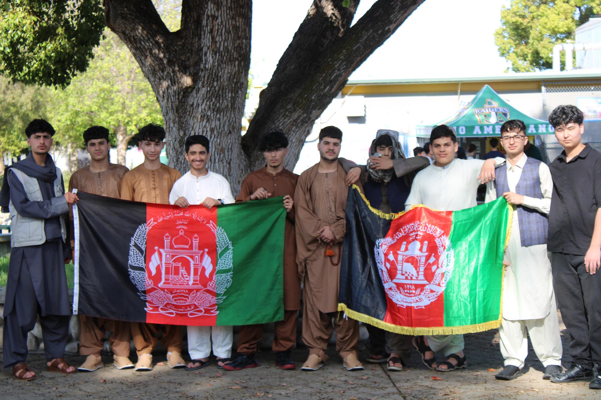 Photos: World Fair Attracts Hundreds with Lively Performances and Cultural Food