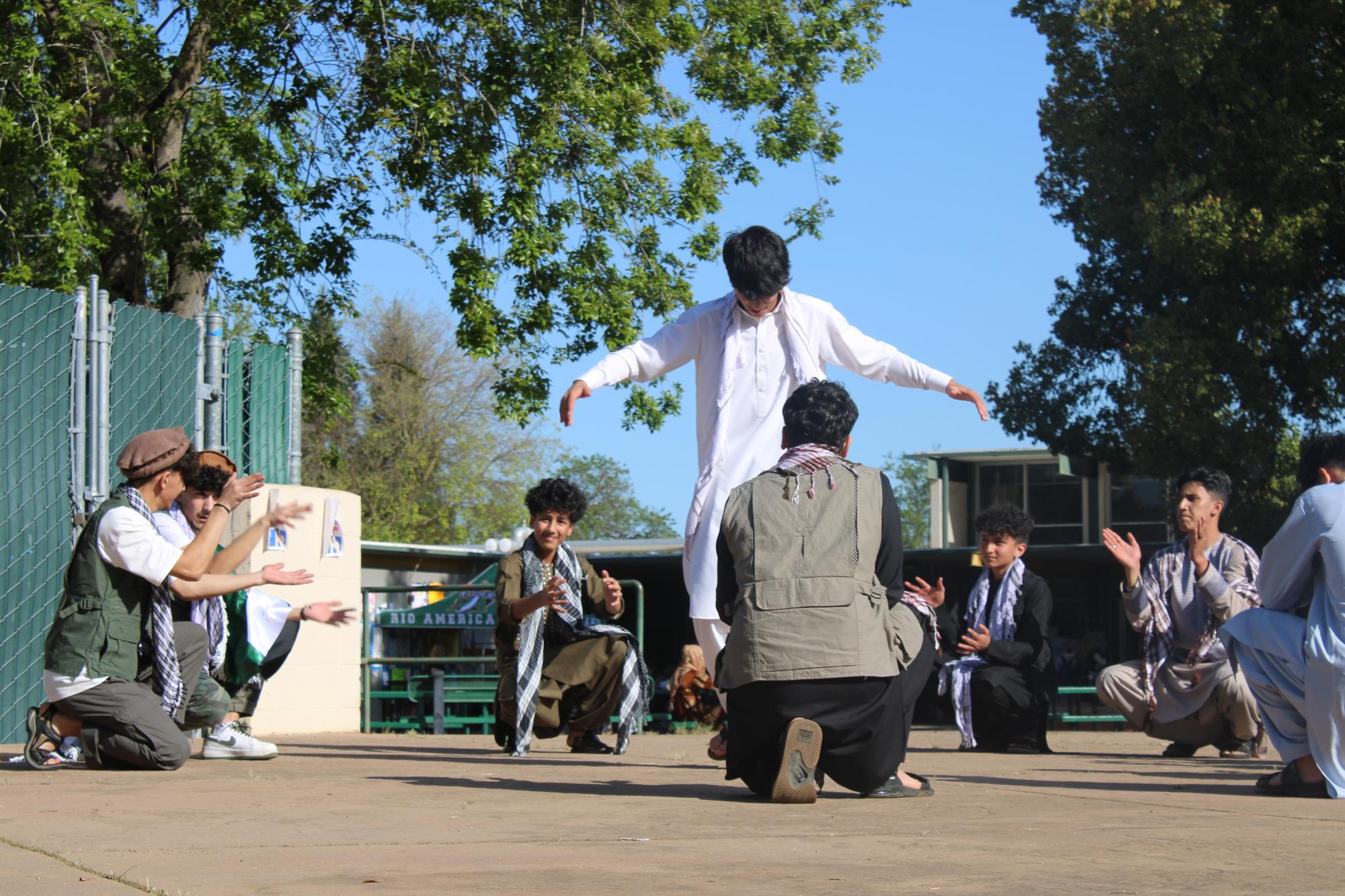 Photos: World Fair Attracts Hundreds with Lively Performances and Cultural Food