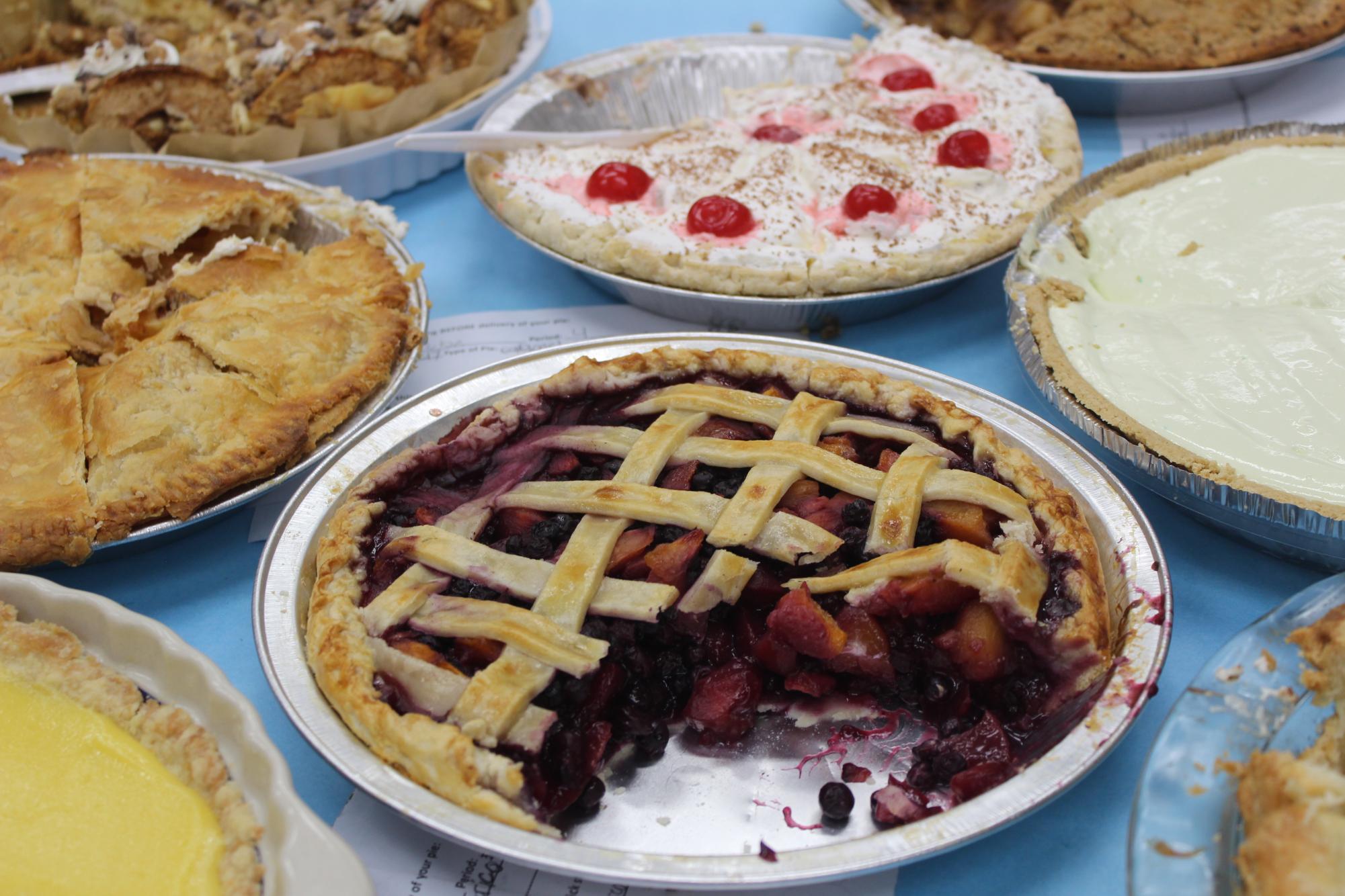 Rio Americano Students Show up for Pie Competition