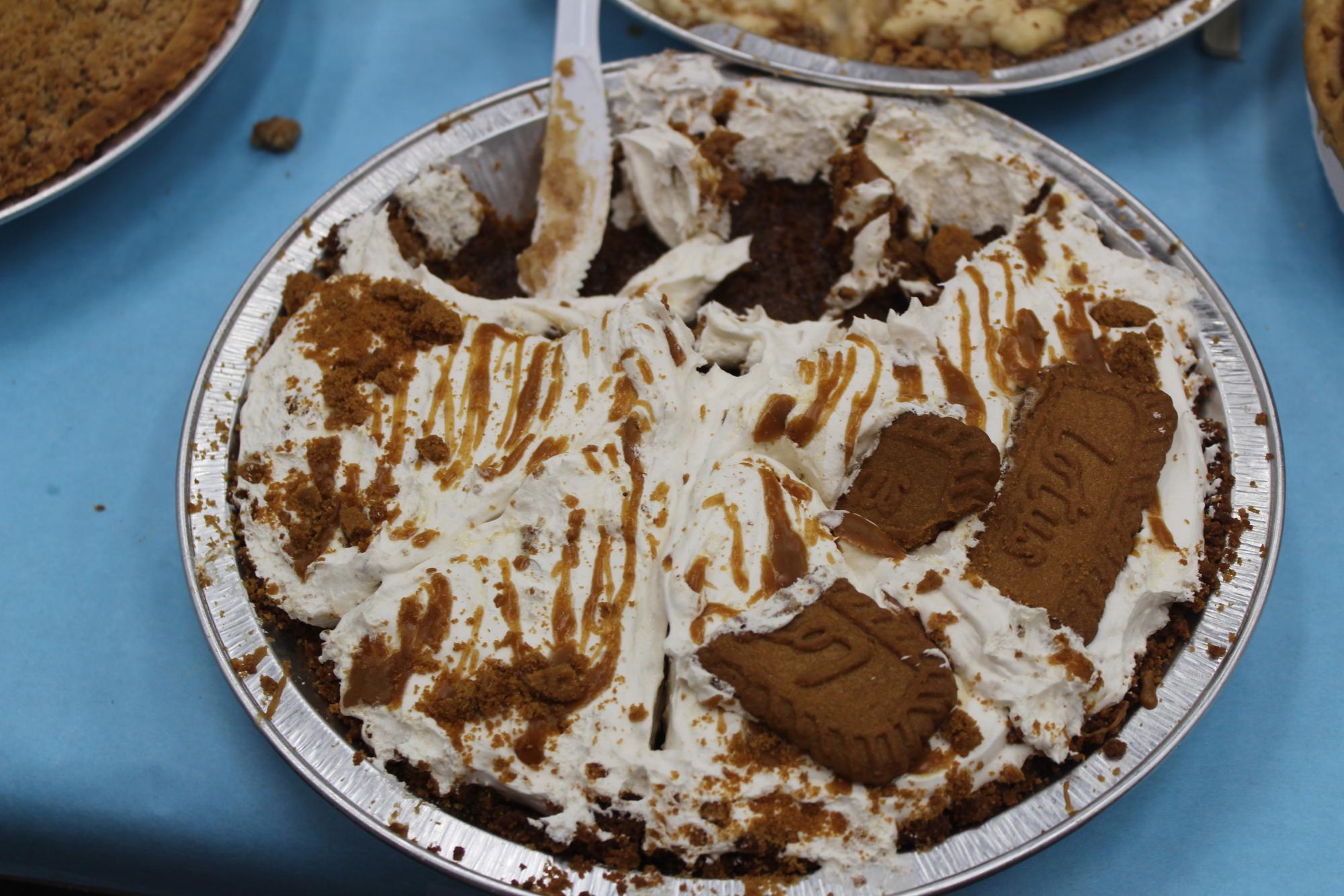 Rio Americano Students Show up for Pie Competition
