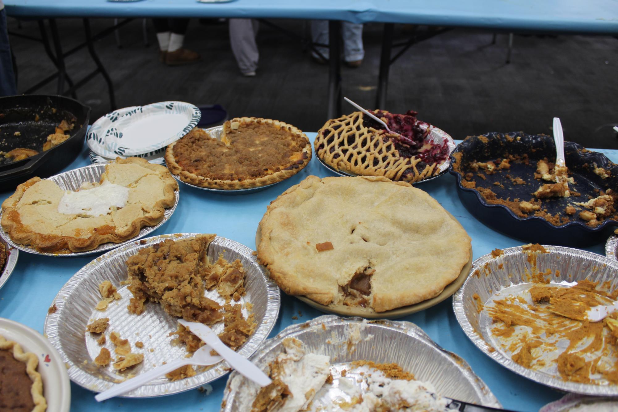 Rio Americano Students Show up for Pie Competition