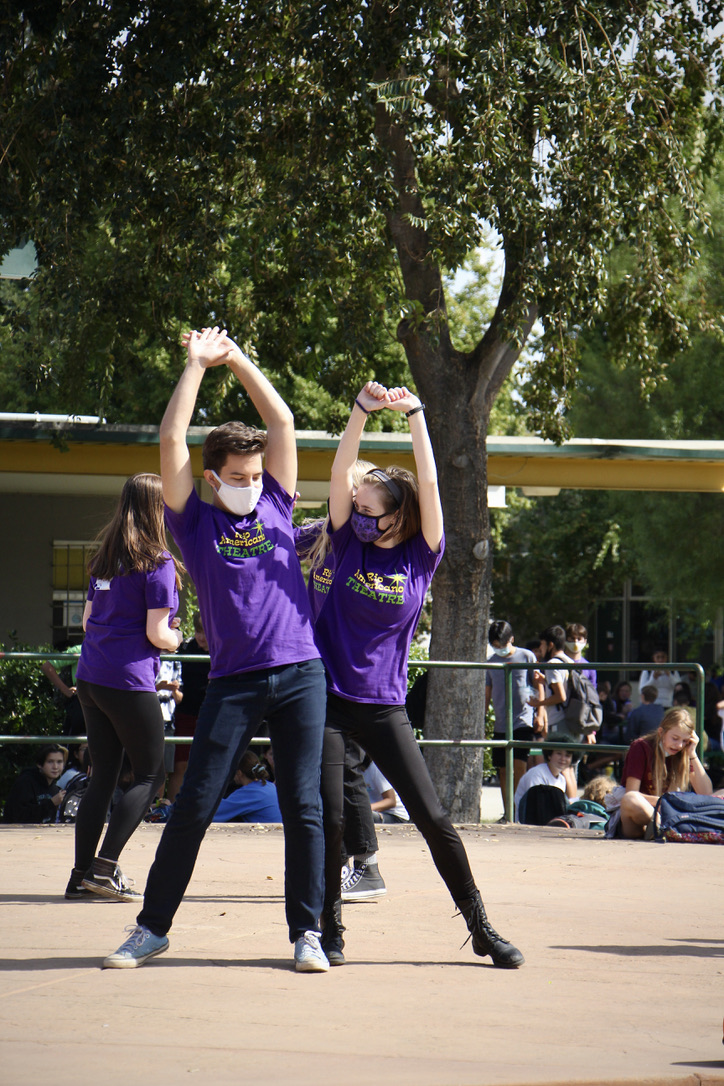 Theatre class performs flash mob during lunch