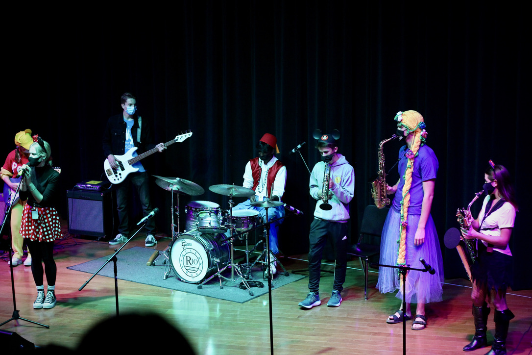Rio's Smamble performs Playathon