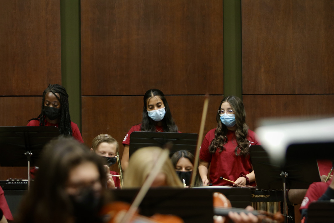 Rio Band performs for family in Rio Theatre