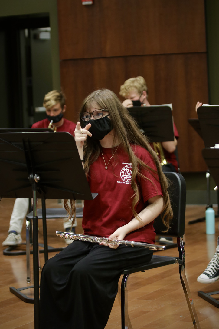 Rio Band performs for family in Rio Theatre