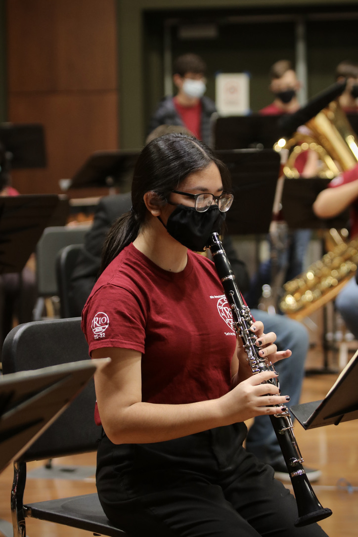 Rio Band performs for family in Rio Theatre