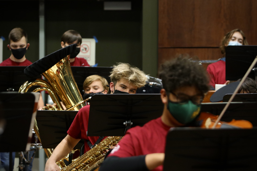 Rio Band performs for family in Rio Theatre