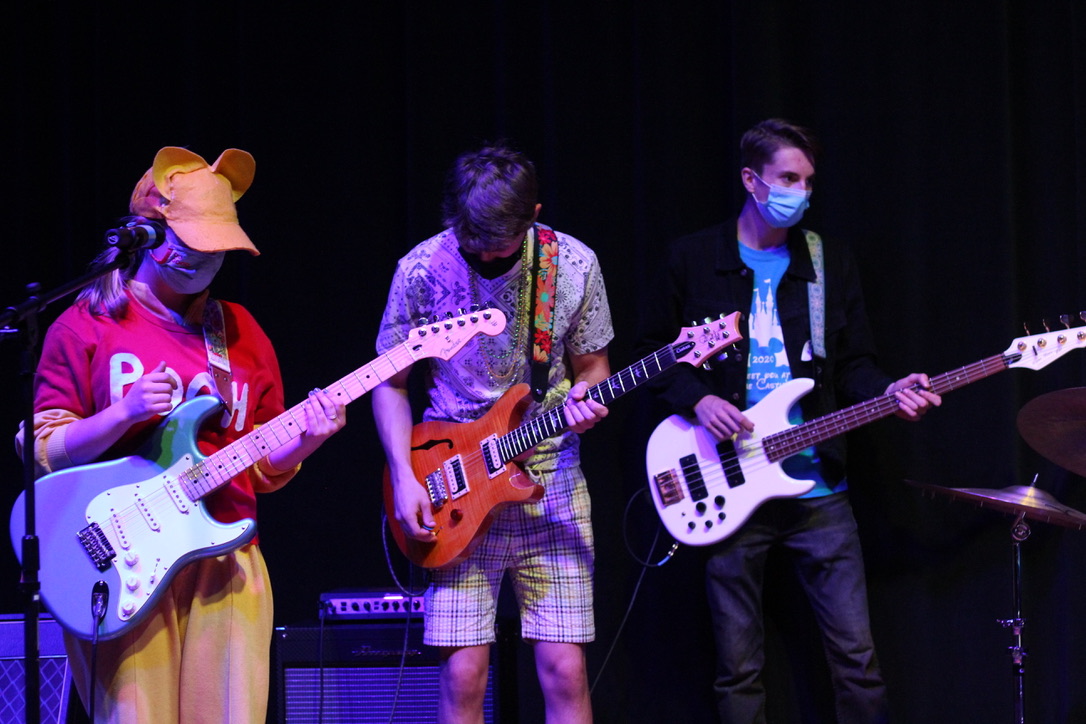 Rio's Smamble performs Playathon