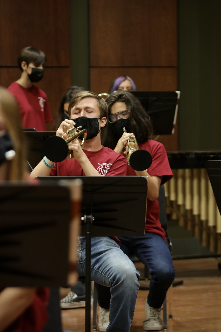 Rio Band performs for family in Rio Theatre