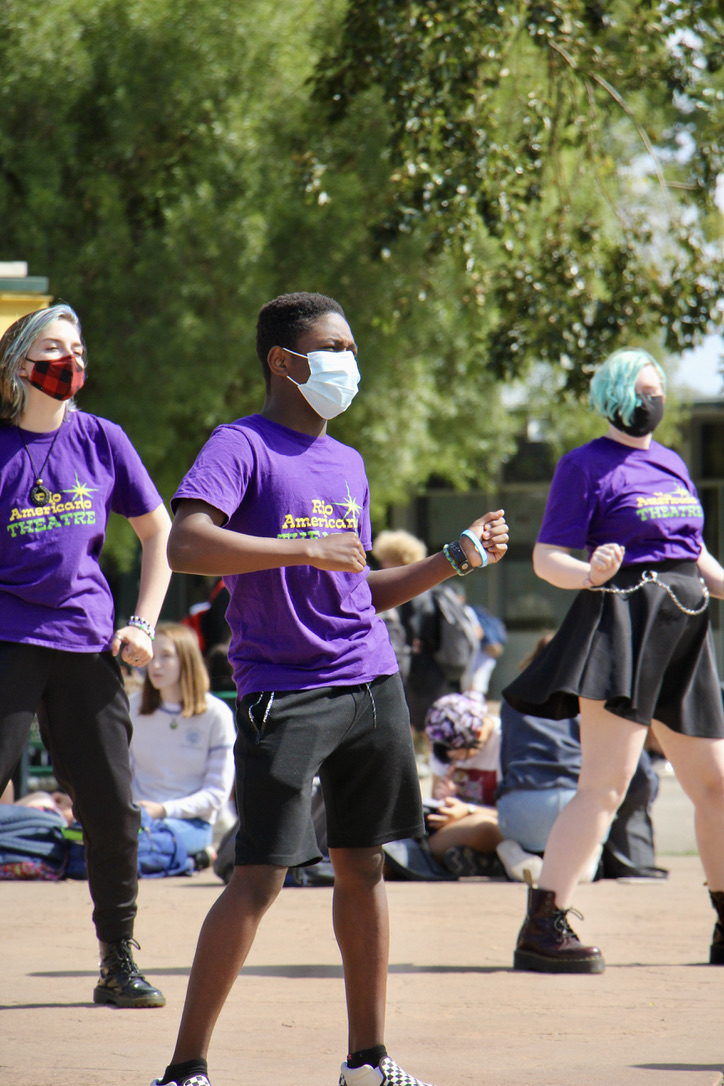 Theatre class performs flash mob during lunch