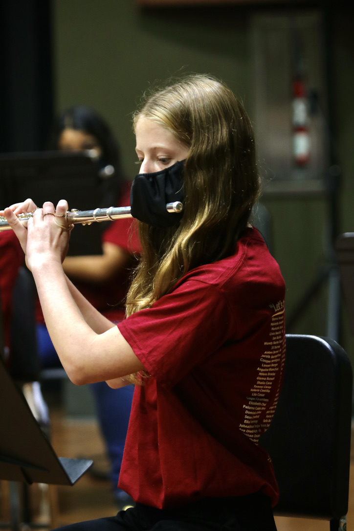 Rio Band performs for family in Rio Theatre