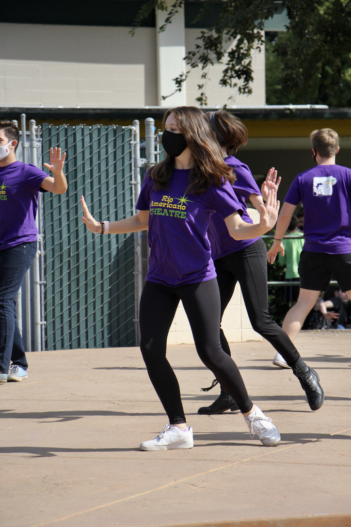Theatre class performs flash mob during lunch