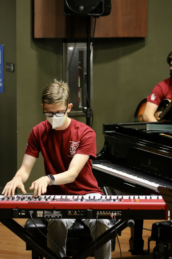 Rio Band performs for family in Rio Theatre