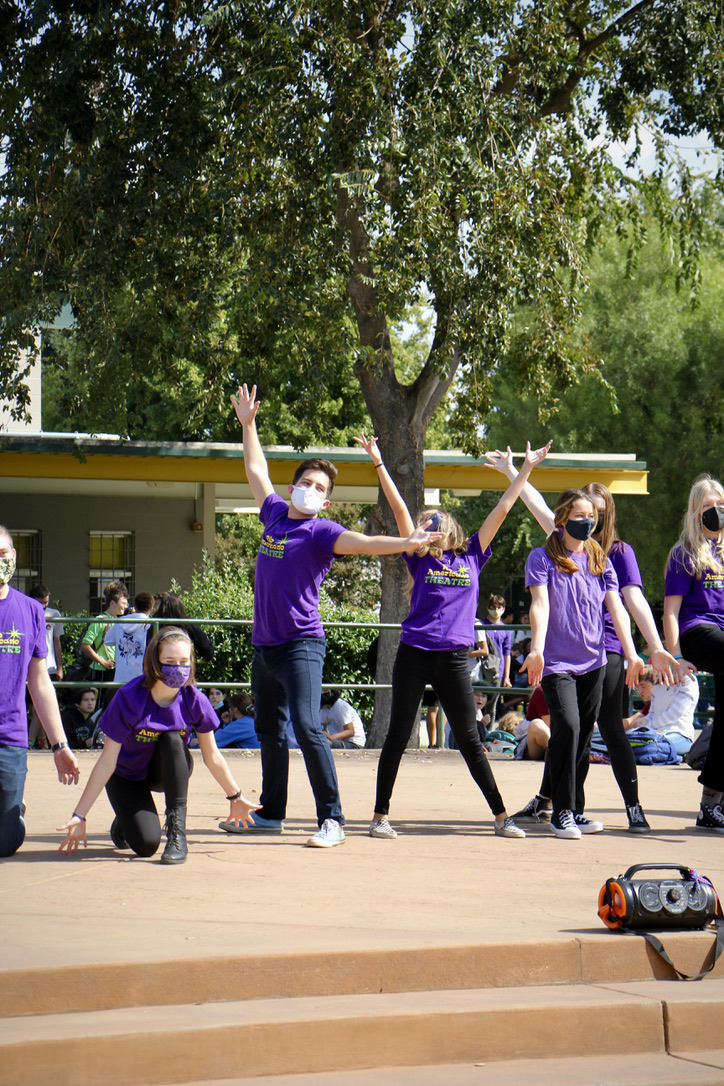 Theatre class performs flash mob during lunch