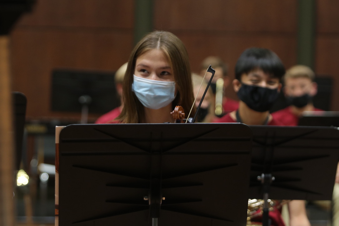 Rio Band performs for family in Rio Theatre